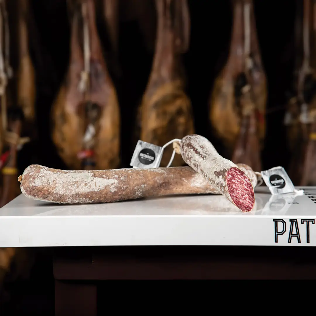 Salchichón de bellota ibérico Patabrava bodegón